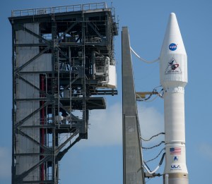 NASA lanza cohete Atlas V con satélite para centro espacial militar de EEUU