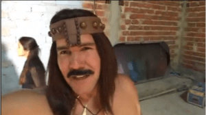 ¡Haciendo el ridículo! Winston Vallenilla se disfrazó de “Conan el Bárbaro ” (VIDEO)