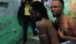 ¿Fake o real? Dos hombres se quedaron “pegados” luego de tener sexo (VIDEO)