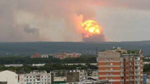 Sube a cinco el número de muertos por explosión en una base militar en Rusia