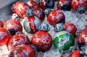 ¿Por qué EEUU prohibió llevar las nuevas botellas de Coca-Cola “Star Wars” en sus vuelos nacionales?