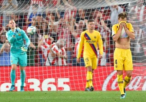 Aduriz fulminó al Barcelona con un gol de tijera en el arranque de la Liga