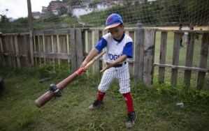 Crisis golpea al béisbol infantil en Venezuela