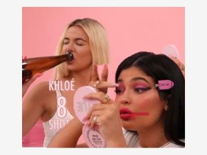 Kylie y Khloé se emborracharon con tequila, se maquillaronn y así quedaron (VIDEO)