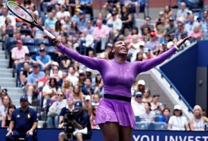 Serena y Federer avanzan en un US Open expectante por lesión de Djokovic