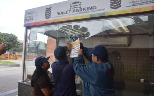 Régimen de Maduro impone sanciones arbitrarias a estacionamientos en Caracas