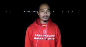 Este osado hombre grabó la costa de Indonesia tras alerta de tsunami #2Ago (VIDEOS)
