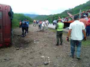 Al menos cuatro muertos y 34 lesionados por vuelco de autobús Yutong en Anzoátegui