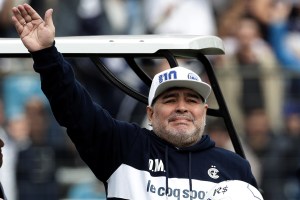 Maradona dijo que se lo llevaron los ovnis cuando desapareció tres días