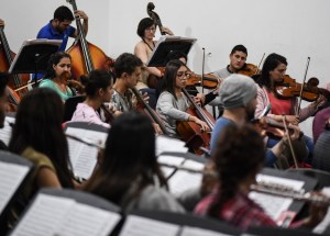 En las calles de Bogotá suena música clásica hecha por migrantes venezolanos