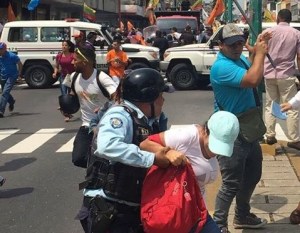 Policía de Yaracuy acusado por agresión y robo a periodista faltó a audiencia preliminar