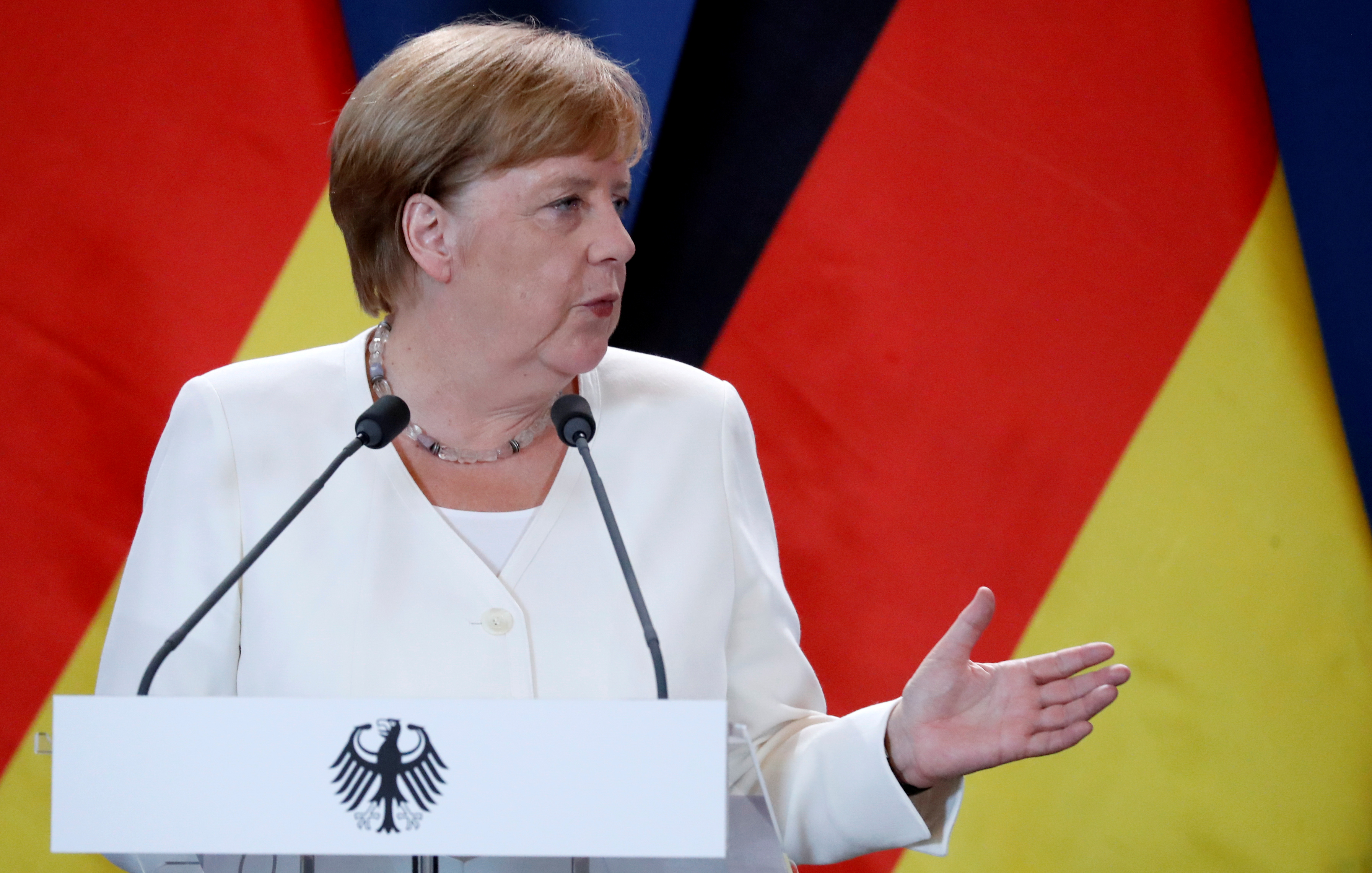 Merkel pide a China que sea lo más “transparente” posible sobre el coronavirus