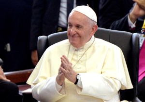 El Papa celebra el canje de presos entre Rusia y Ucrania y pide la paz
