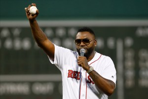 David Ortiz recibió una calurosa bienvenida de los fanáticos en Boston (Video)