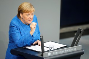 Merkel aún ve “muchas posibilidades” de lograr un brexit con acuerdo