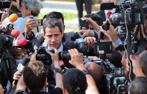 Parlamento venezolano ratifica a Guaidó como presidente encargado hasta que cese usurpación