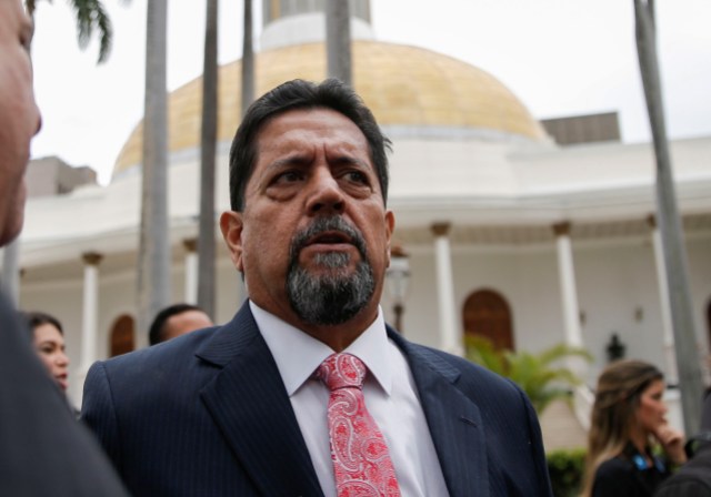 Edgar Zambrano, Vicepresidente de la Asamblea Nacional de Venezuela, llega para asistir a una sesión de la Asamblea Nacional en Caracas, Venezuela, 24 de septiembre de 2019. REUTERS / Manaure Quintero.