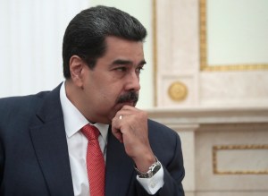 ¡Cotufas y refrescos! Nicolás Maduro tiene quien le pase las hojitas del libreto (Fotos)