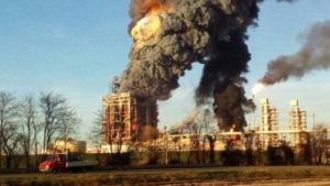 Fuerte explosión en una de las refinerías más importantes de Italia