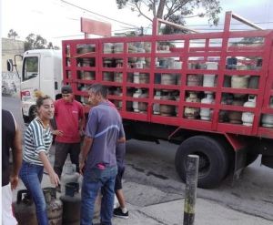 Vecinos de El Junquito viven una tragedia por falta de agua y gas doméstico (Video)