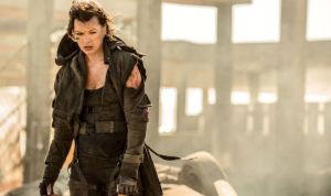¡Drama! La doble de Milla Jovovich perdió un brazo al grabar “Resident Evil” y demandó a los productores