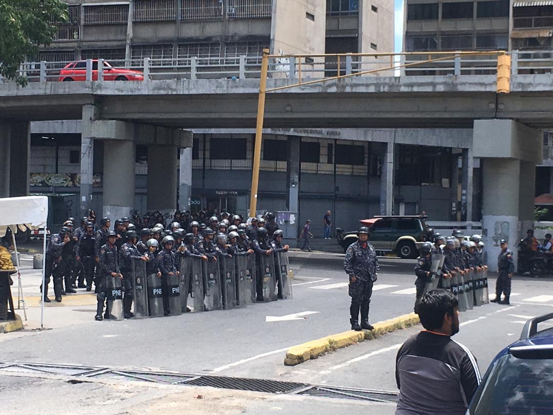 Colectivos amedrentaron la marcha de Guaidó con disparos #21Sep (video)