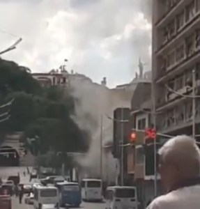 En VIDEO: Así fue el incendio en edificio cercano a la estación El Silencio