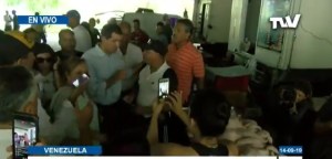 Juan Guaidó realiza recorrido por el mercado La Redoma en Prados del Este