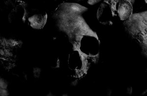 Encontraron huesos humanos, cráneos y un feto para rituales satánicos en ciudad de México (Fotos)