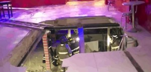 El momento en que se desploma el piso de una discoteca en Bogotá (Video)