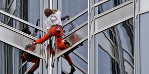 Detenido el “Spiderman” francés tras haber escalado un rascacielos de Fráncfort