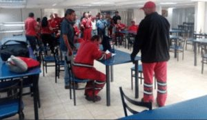 “No More Maduro”: Trabajadores de Pdvsa firmaron contra la falta de comida (FOTOS)