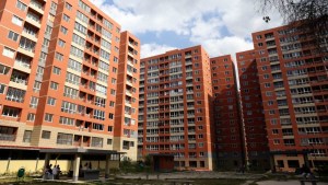 Grupos chavistas roban primeros apartamentos bajo el plan “Ubica Tu Casa”