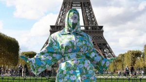 ¿Exóticos o extraños? Estos son los atuendos de Cardi B para la Semana de la Moda en París