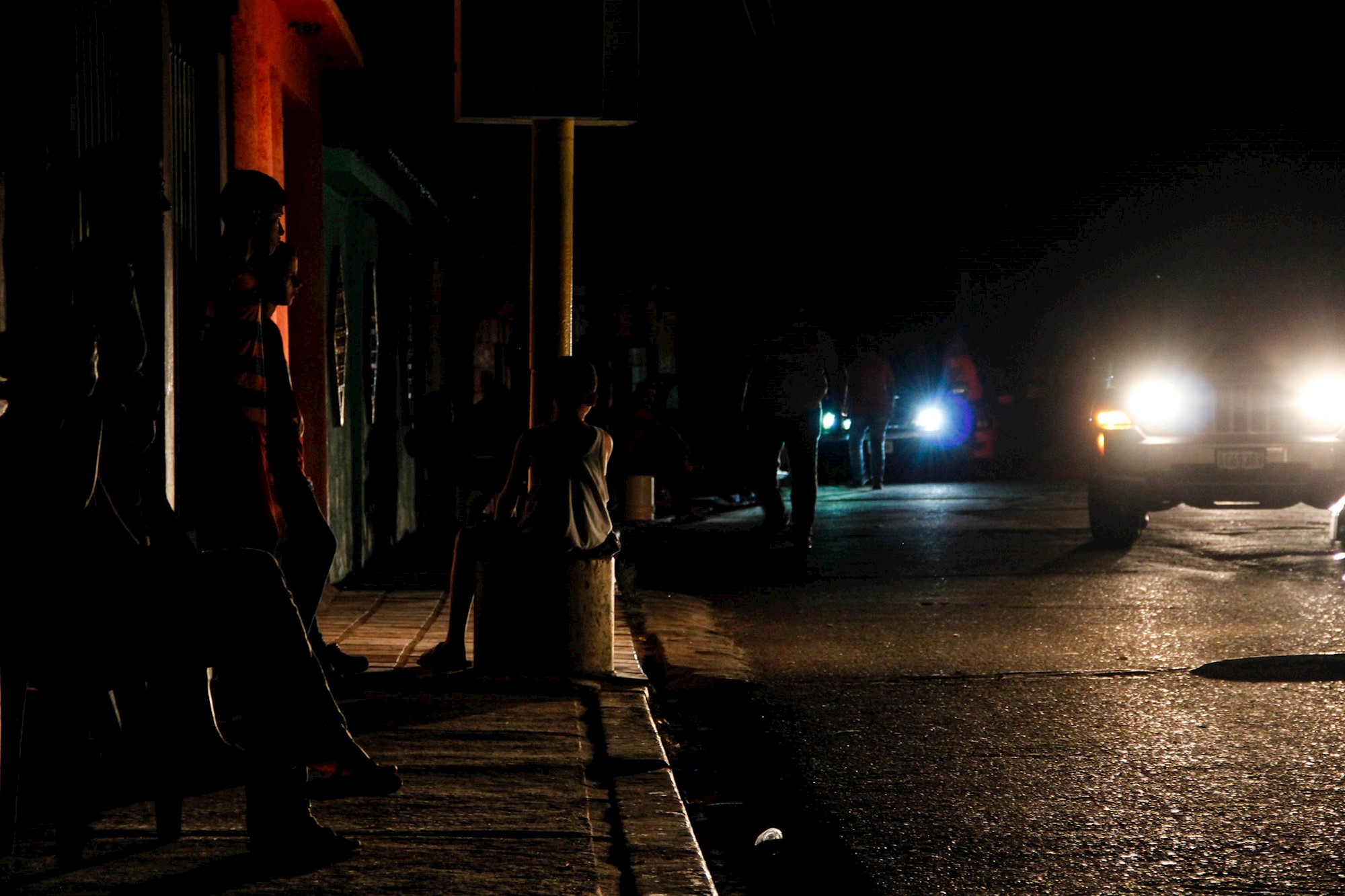 Habitantes de Caracas prendieron cacerolazo espontáneo ante los apagones del #23Sep (Video)