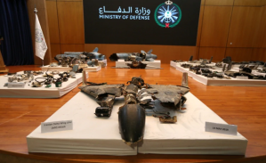 Arabia Saudita reveló los restos de los drones iraníes que atacaron su refinería (Fotos)