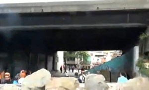 Colectivos agreden a concentración de simpatizantes de Guaidó en la avenida San Martín #21Sep (video)