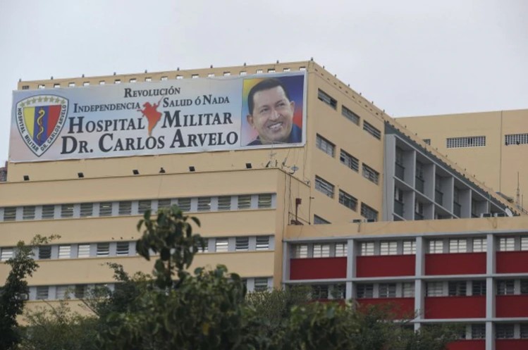 En el hospital militar de Caracas no hay información pero sí cucarachas, denuncia Comandante del Ejército