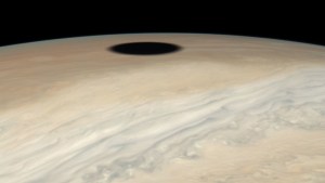 La Nasa capta la imagen de un eclipse lunar en Júpiter (Fotos y video)