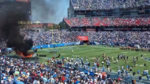 Se produjo un fuerte incendio en plena cancha del Nissan Stadium de los Titans (VIDEO)