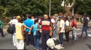 Pacientes de diálisis protestan en Maracay por falta de médicos e insumos #10Sep