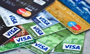 VIRAL: Un vendedor memorizó los datos de 1300 tarjetas de crédito para hacer compras por Internet