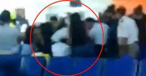 La TRIFULCA entre autoridades de Aruba y un grupo de venezolanos deportados (VIDEO)