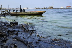 El Lago de Maracaibo, en Venezuela, un “constante derrame de crudo” (Fotos)