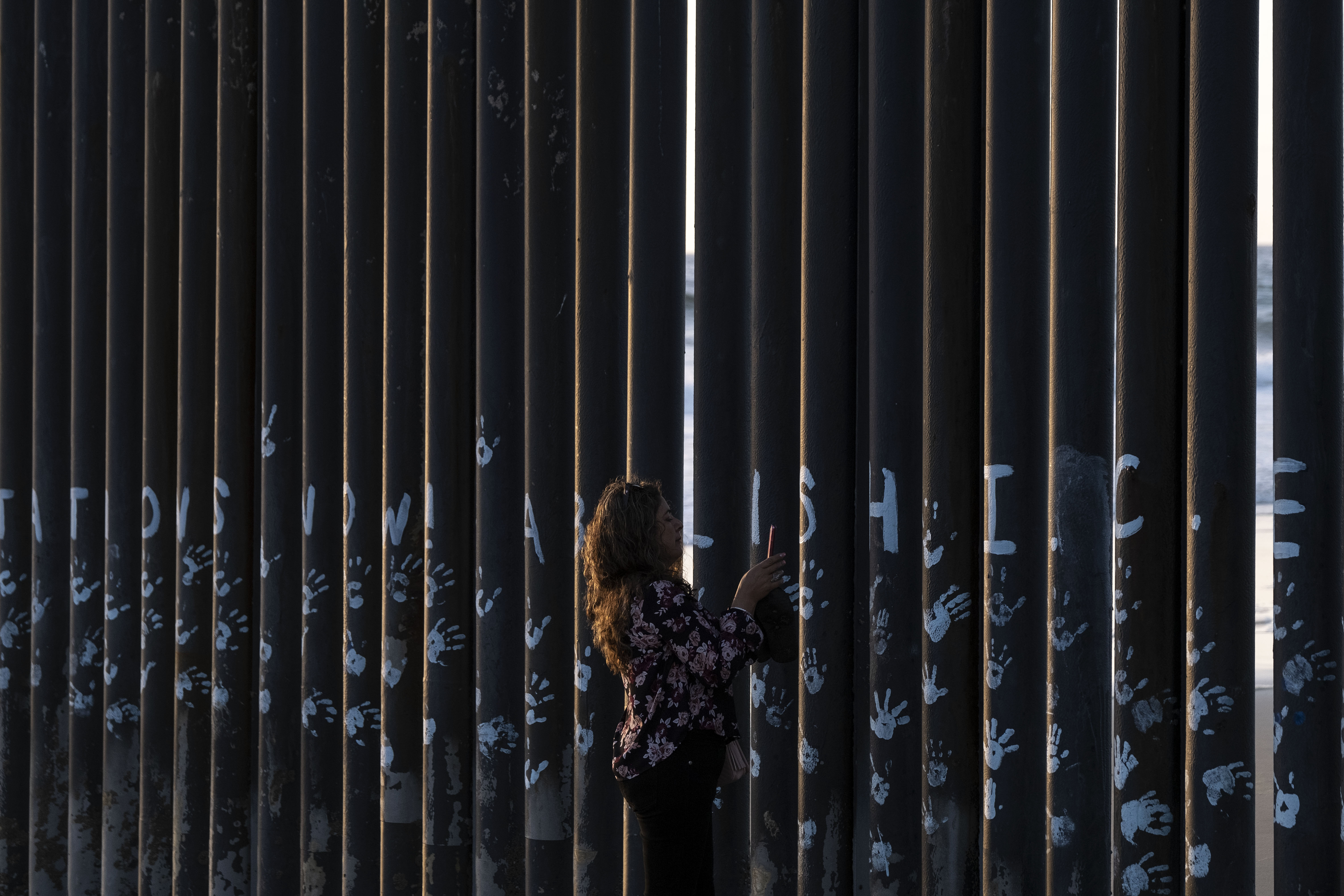 California prohíbe prisiones y centros de detención de migrantes privados