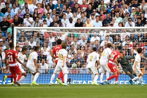 El Real Madrid derrotó 4-2 al Granada en el Santiago Bernabéu