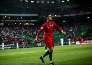 ¡ANIMAL! Cristiano Ronaldo llegó a los 699 goles en su carrera con esta joya (VIDEO)