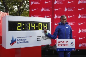 Brigid Kosgei bate el récord del mundo de maratón