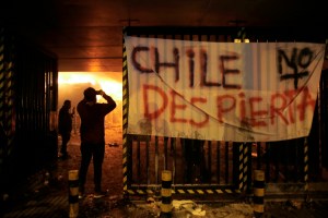 Ejército chileno decreta nuevo toque de queda en varias ciudades por disturbios