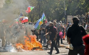 Violentos enfrentamientos en décimo día de disturbios en Chile (Fotos)